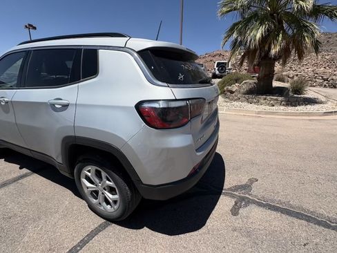 Used 2024 Jeep Compass Latitude AWD/4WD image 3