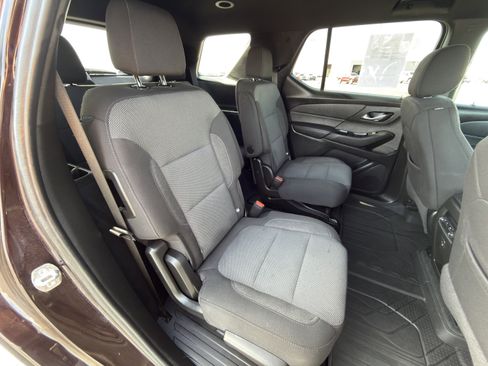 Used 2023 Chevrolet Traverse LT image 14