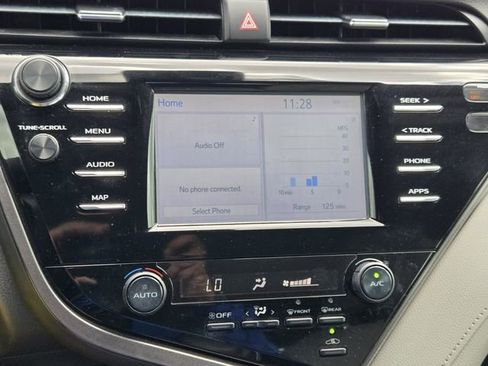 Used 2019 Toyota Camry SE FWD image 18