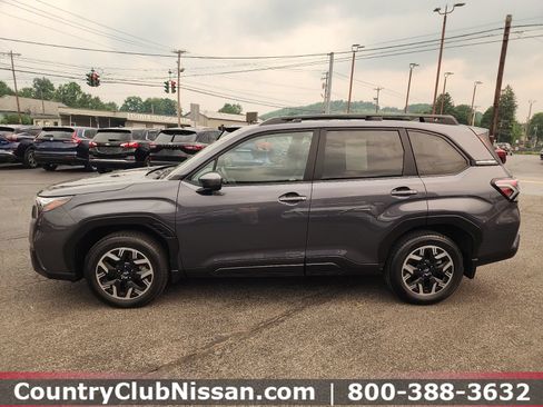 Used 2025 Subaru Forester Premium AWD/4WD image 5