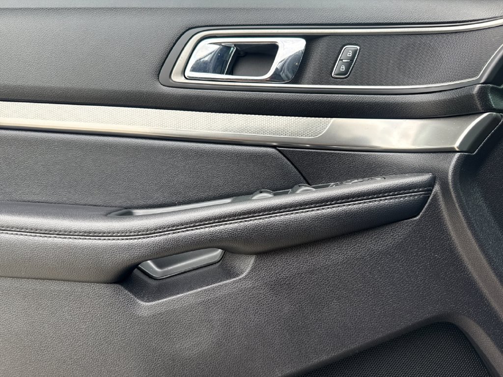 Used 2019 Ford Explorer XLT FWD image 11