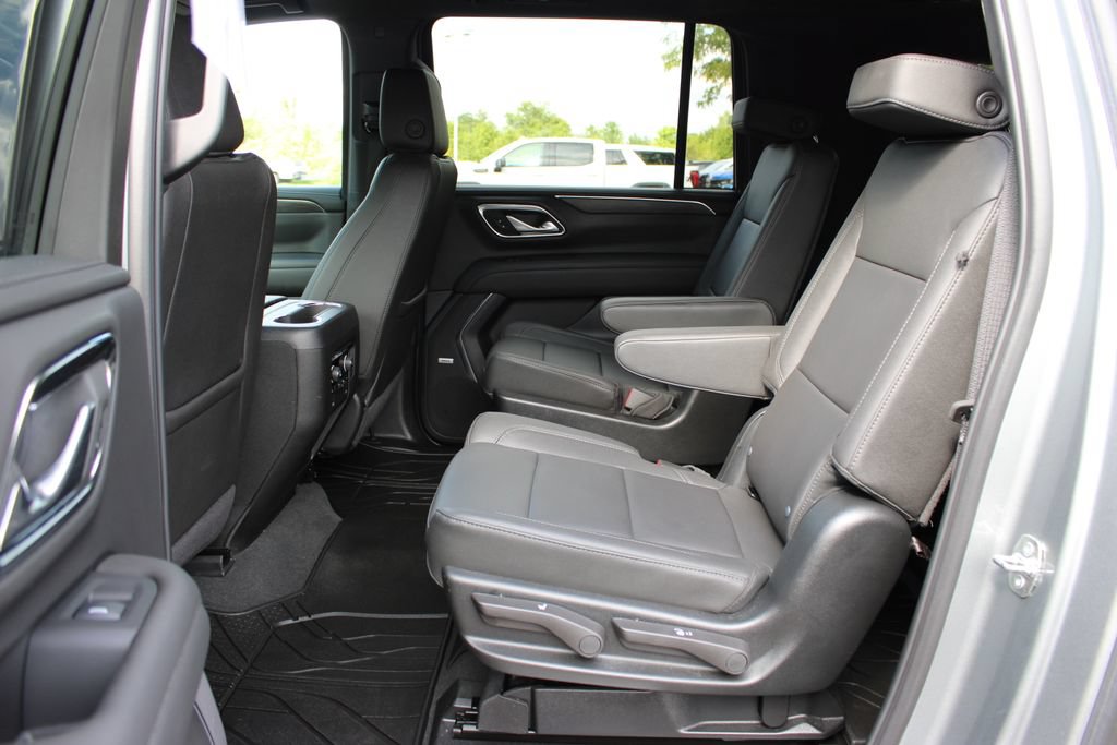 Used 2024 Chevrolet Suburban Z71 w/ Luxury Package AWD/4WD image 43