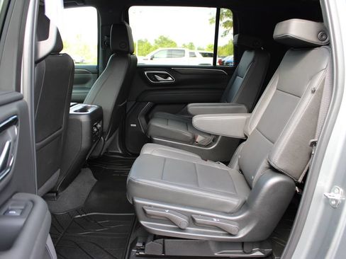 Used 2024 Chevrolet Suburban Z71 w/ Luxury Package AWD/4WD image 43