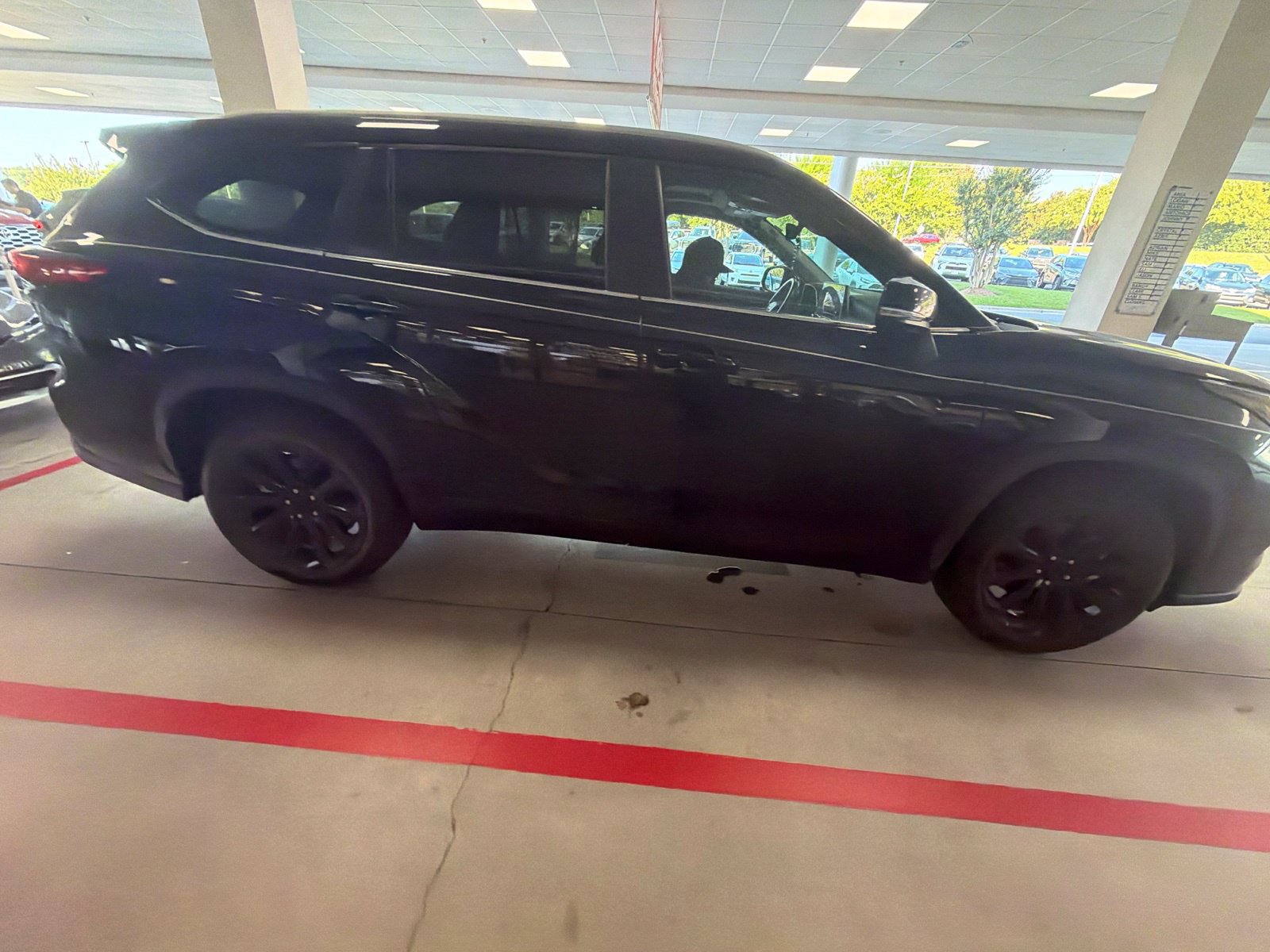 Used 2023 Toyota Highlander Bronze Edition FWD image 16