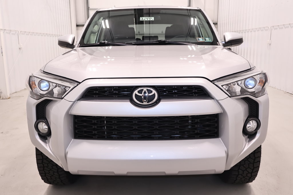 Used 2016 Toyota 4Runner SR5 AWD/4WD image 4