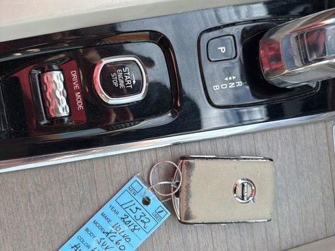 Used 2018 Volvo XC60 T8 Inscription w/ Luxury Seat Package image 25