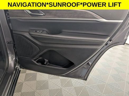 Used 2024 Jeep Grand Cherokee L Limited w/ Luxury Tech Group II image 33