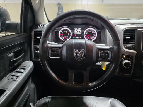 Used 2016 RAM 1500 Express RWD image 19