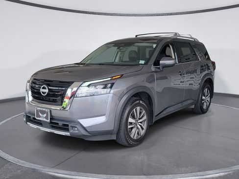 Used 2024 Nissan Pathfinder SL AWD/4WD image 4