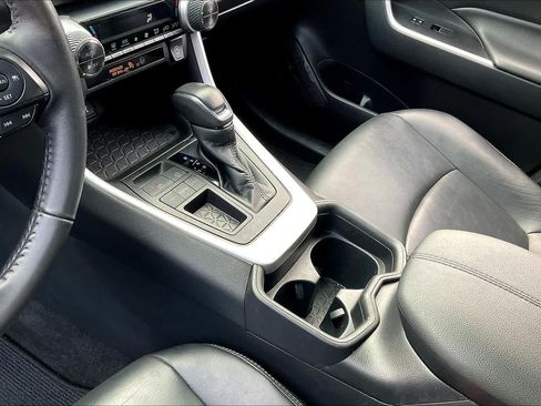 Used 2021 Toyota RAV4 XLE Premium w/ Carpet Mat Package (TMS) FWD image 15