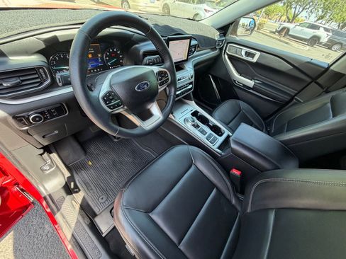 Used 2023 Ford Explorer XLT w/ Equipment Group 202A image 15