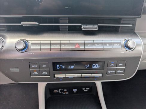 Used 2025 Hyundai Kona SEL FWD image 16