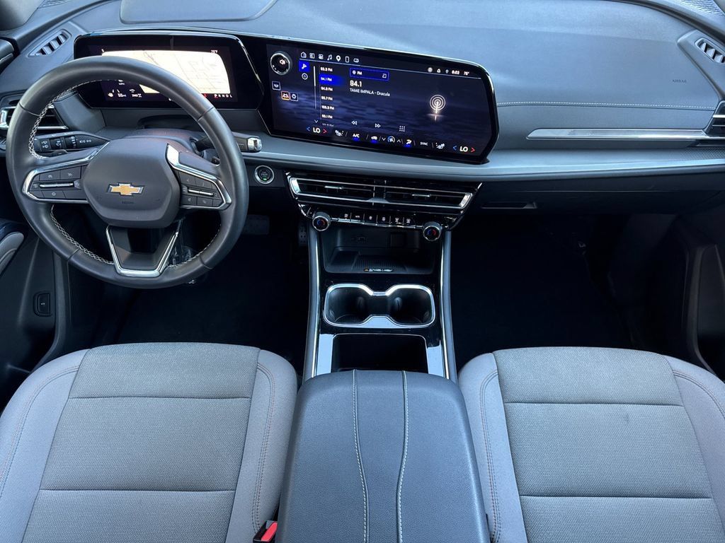 Used 2025 Chevrolet Traverse LT AWD/4WD image 14