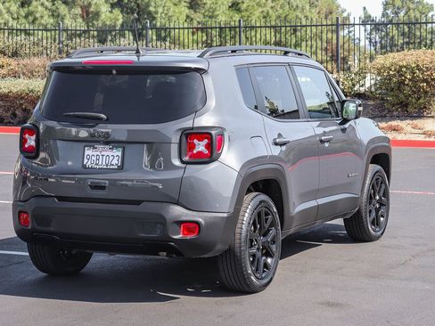 Used 2022 Jeep Renegade Altitude AWD/4WD image 7