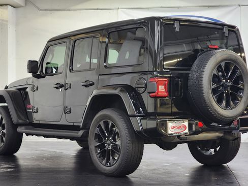 Used 2021 Jeep Wrangler Unlimited Sahara image 9