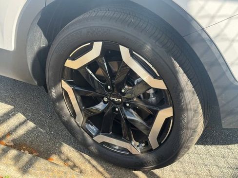 Used 2025 Kia Telluride S image 3