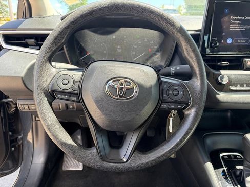 Used 2025 Toyota Corolla LE FWD image 27