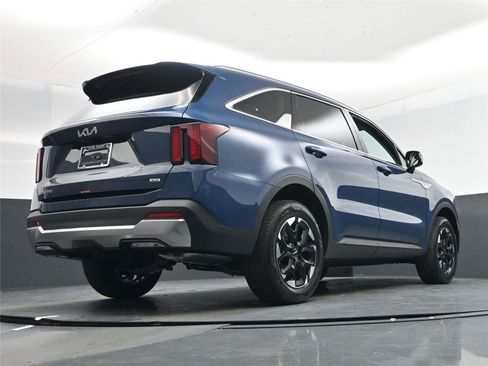 New 2026 Kia Sorento S image 14