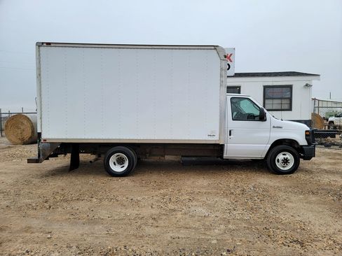 Used 2016 Ford E-350 and Econoline 350 Super Duty image 5