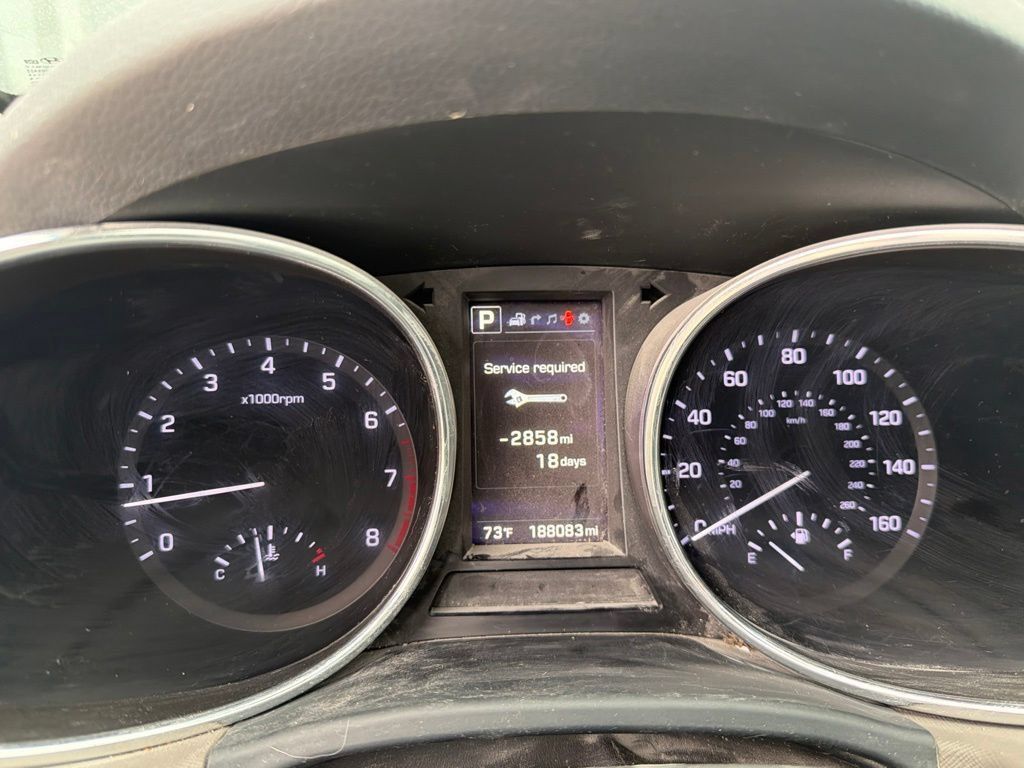 Used 2017 Hyundai Santa Fe Limited AWD/4WD image 6
