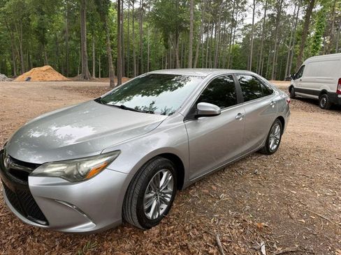 Used 2015 Toyota Camry SE FWD image 4