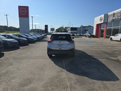 Used 2023 Nissan Rogue SV FWD image 7