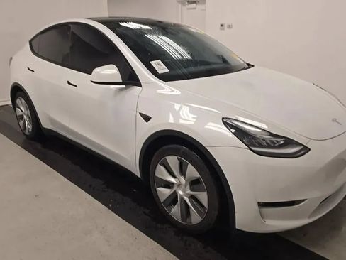 Used 2021 Tesla Model Y Long Range AWD/4WD image 2