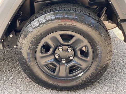 Used 2024 Jeep Wrangler Unlimited Sport AWD/4WD image 14