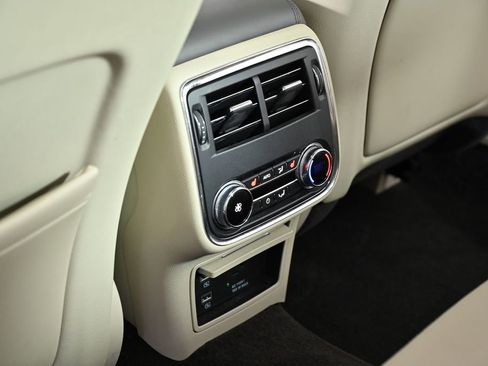 Used 2017 Lincoln Continental Reserve w/ Technology Package FWD image 31