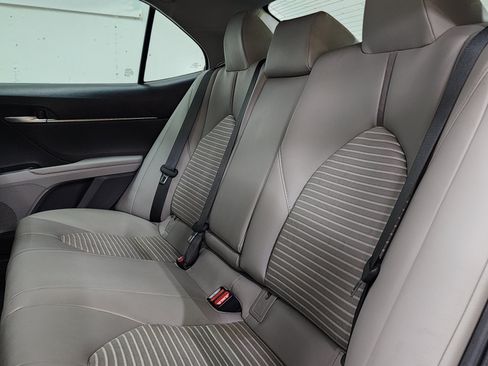 Used 2019 Toyota Camry SE FWD image 14