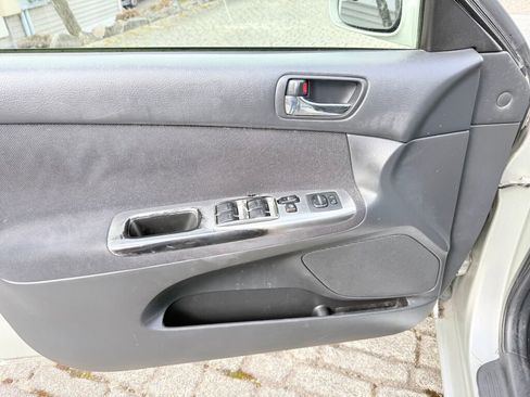 Used 2002 Toyota Camry SE image 9