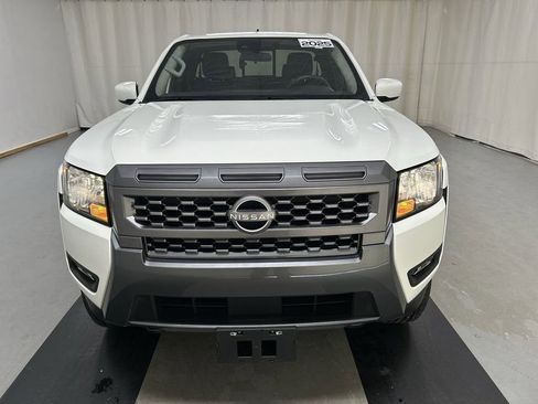 Used 2025 Nissan Frontier SV w/ SV Convenience Package image 3