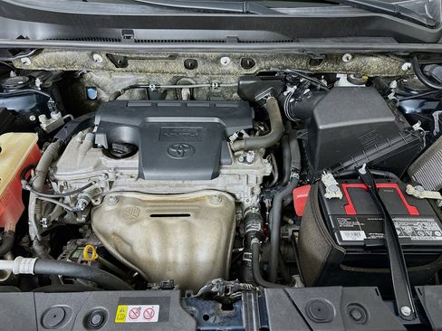 Used 2018 Toyota RAV4 LE image 31