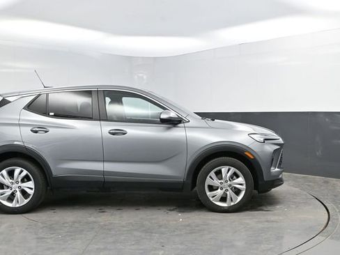 Used 2025 Buick Encore GX Preferred AWD/4WD image 10