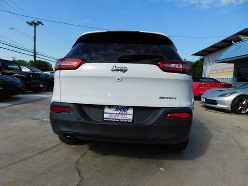 Used 2017 Jeep Cherokee Sport w/ Cold Weather Group image 6