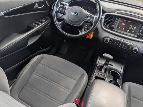 Used 2020 Kia Sorento LX AWD/4WD image 9
