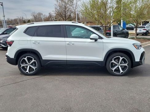 New 2025 Volkswagen Taos SEL image 6