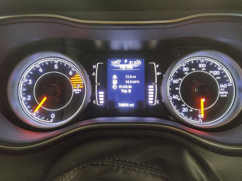 Used 2019 Jeep Cherokee Latitude w/ Popular Appearance Group image 23