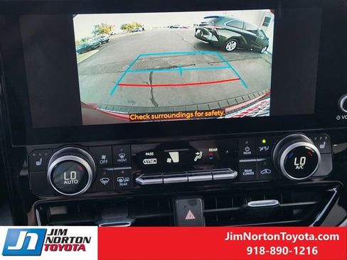Used 2025 Toyota Highlander XLE FWD image 20