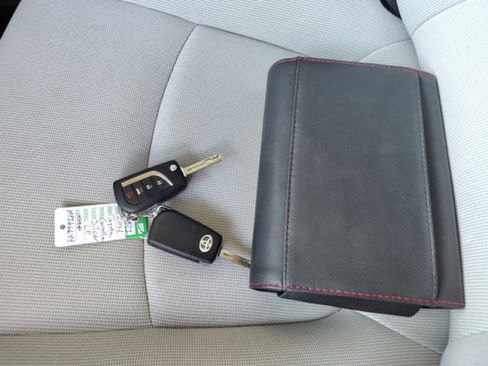 Used 2021 Toyota Corolla LE image 20