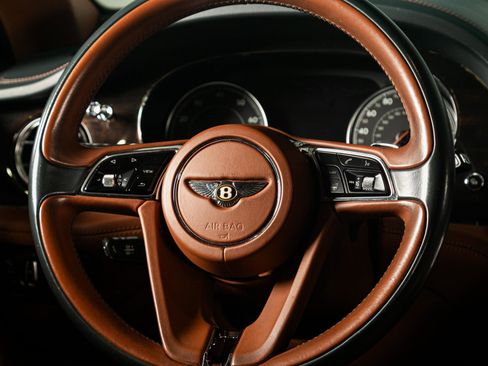 Used 2019 Bentley Bentayga V8 AWD image 32