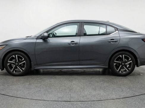 Used 2025 Nissan Sentra SV FWD image 5