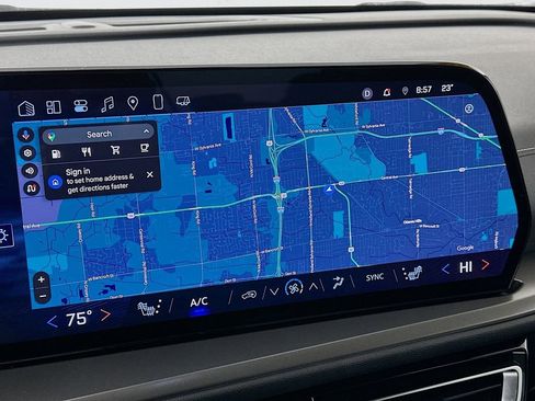 Used 2025 Chevrolet Traverse LT image 18