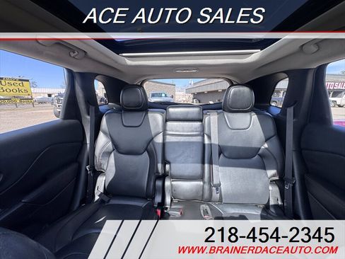 Used 2016 Jeep Cherokee Trailhawk w/ Comfort/Convenience Group AWD/4WD image 20