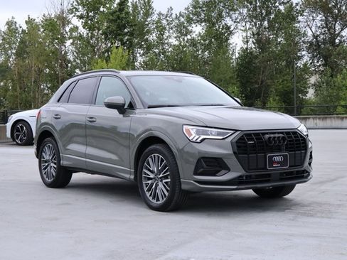 Used 2023 Audi Q3 2.0T Premium w/ Convenience Package AWD/4WD image 3