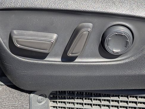 Used 2022 Toyota Sienna XLE image 22