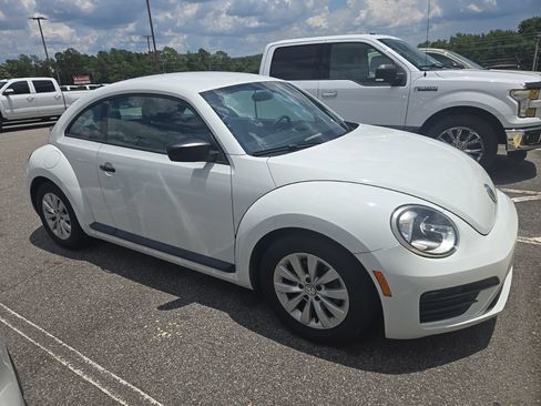 Used 2018 Volkswagen Beetle 2.0T S FWD image 1