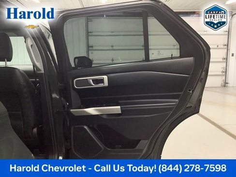 Used 2022 Ford Explorer XLT w/ Equipment Group 202A image 8