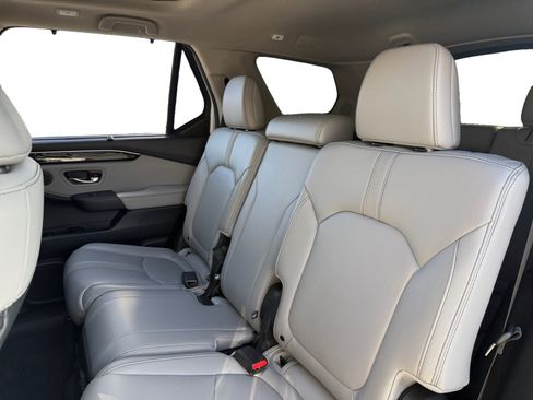 Used 2025 Honda Pilot Touring image 10