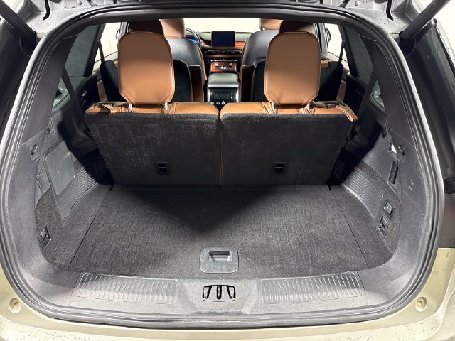 Used 2023 Lincoln Aviator Reserve w/ Equipment Group 201A AWD/4WD image 45